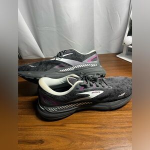 Brooks Women’s sneakers - Gray/Purple Size 9.5